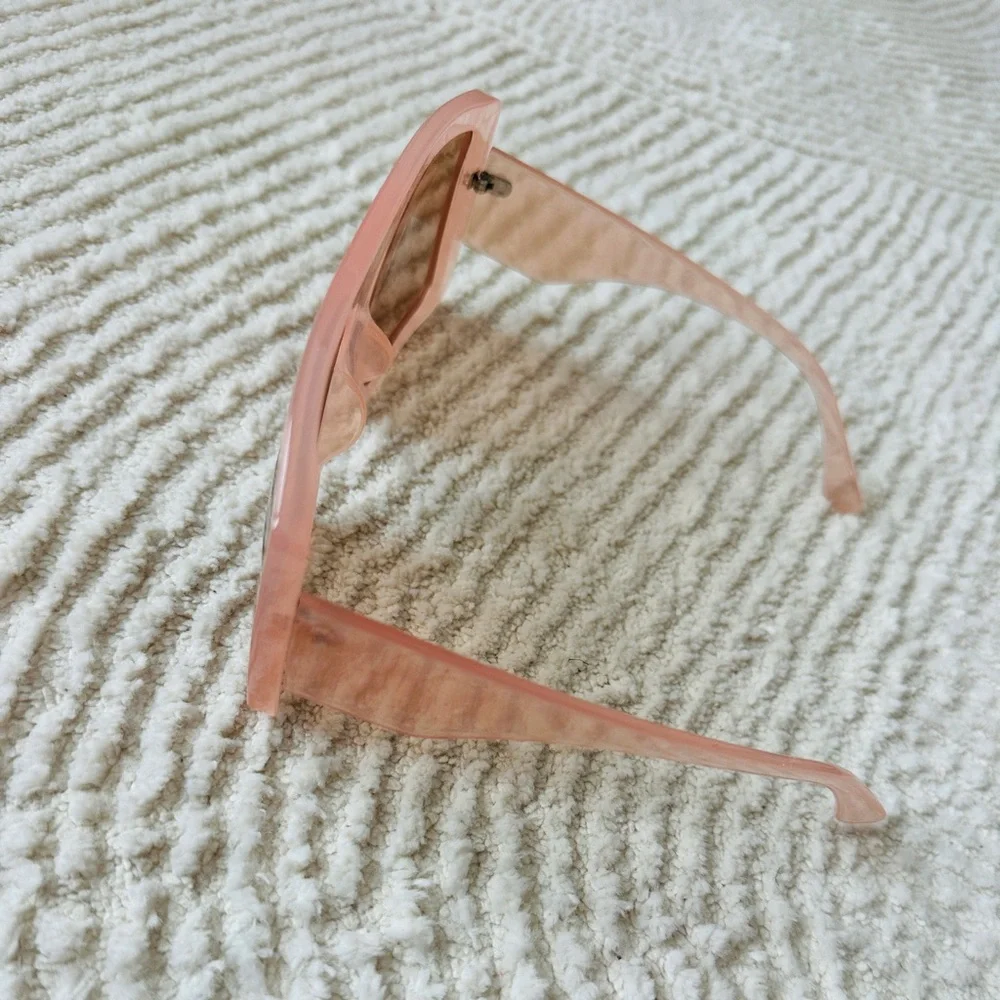 🔥BUNDLE ME🔥Oversized Pink Square Fashion Sunglasses Perfect for Any Season - Picture 5 of 6